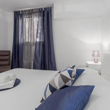 Apartman Mass Black *