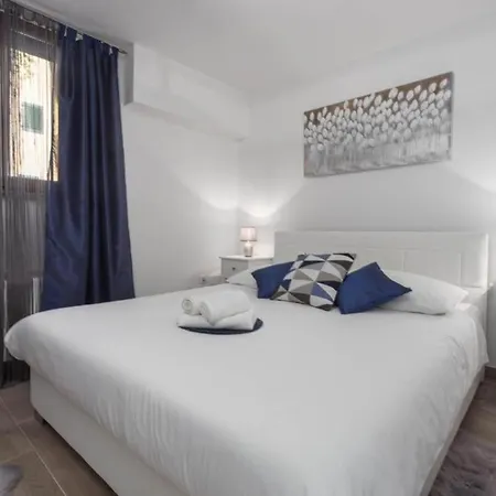 Apartman Mass Black