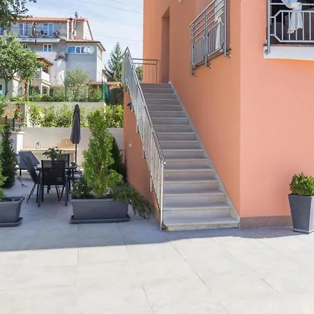 Mass Black Apartment Porec