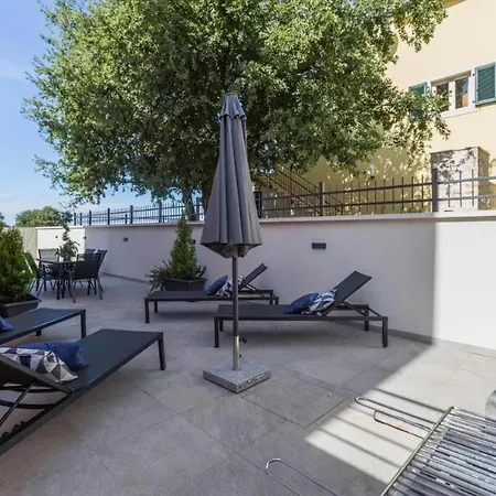 Apartment Mass Black Porec